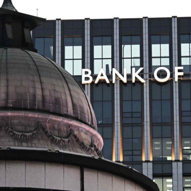 south-korea-central-bank-stands-pat-amid-renewed-us-tariff-threat