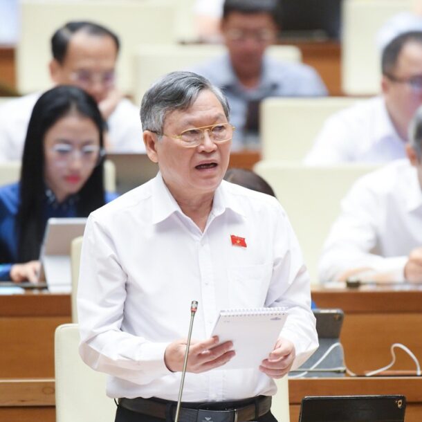 hang-nhai-dang-ky-nhan-hieu-gan-giong-thuong-hieu-dang-luu-hanh,-sau-do-kien-nguoc