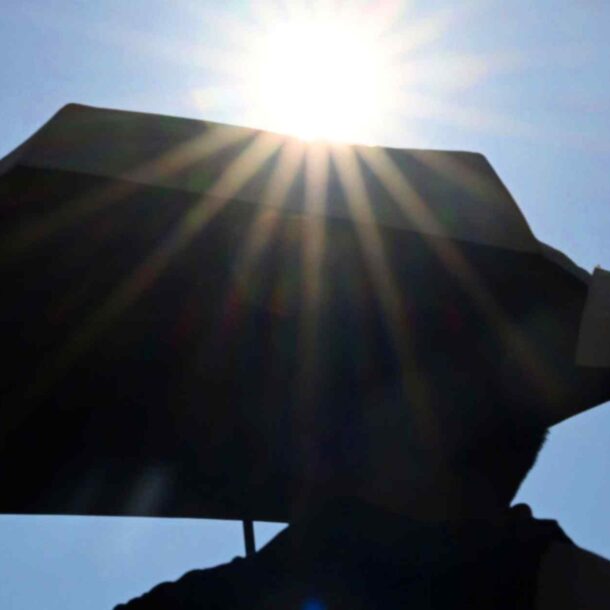 japan’s-scorching-summers-cut-into-work-hours,-consumer-spending