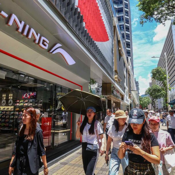 hong-kong-retail-gets-mainland-makeover-as-chinese-brands-move-in