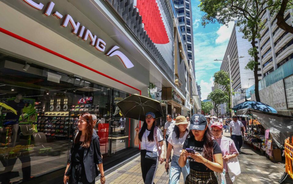 hong-kong-retail-gets-mainland-makeover-as-chinese-brands-move-in
