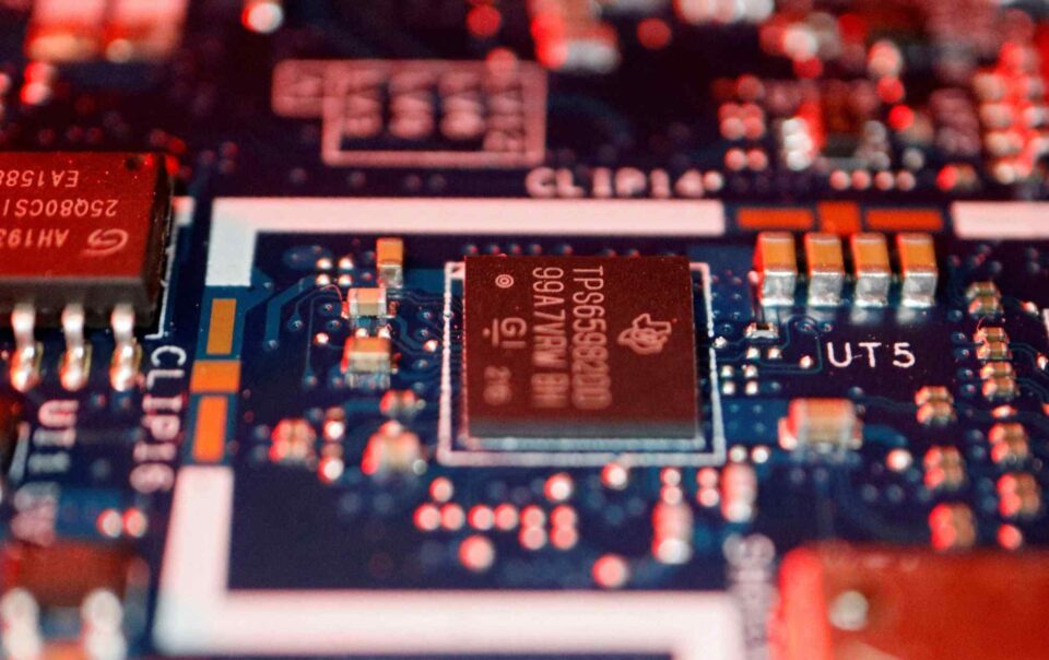 japan’s-smaller-chip-assemblers-join-up-to-cut-costs,-share-data