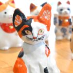 Ceramics maker's beckoning cats help lure tourists to central Japan
