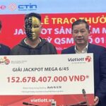 Người trúng Vietlott kỷ lục 345 tỉ đồng mua vé ở đâu?