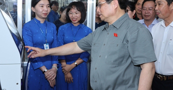 thu-tuong:-bo-tri-can-bo-lam-ngoai-gio-hanh-chinh-ke-ca-thu-bay,-chu-nhat