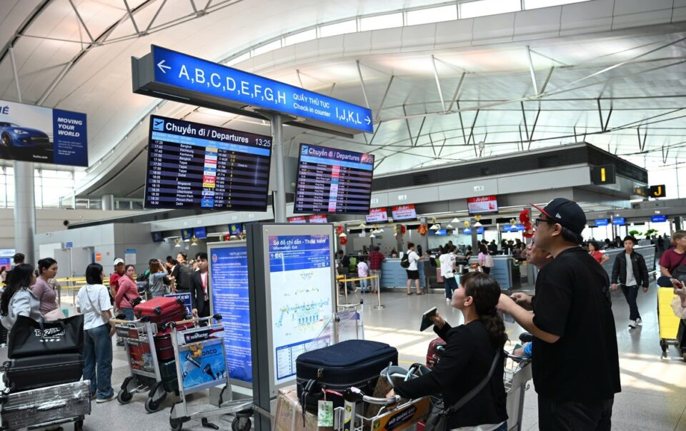 khach-di-tour-uc-phan-no-vi-delay-chuyen-bay-keo-dai-cua-jetstar