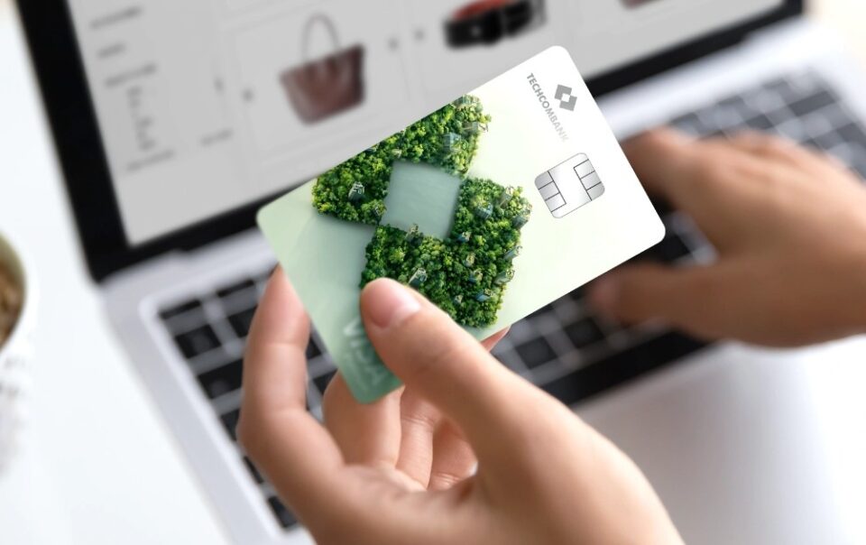 techcombank-ra-mat-the-tin-dung-techcombank-visa-eco
