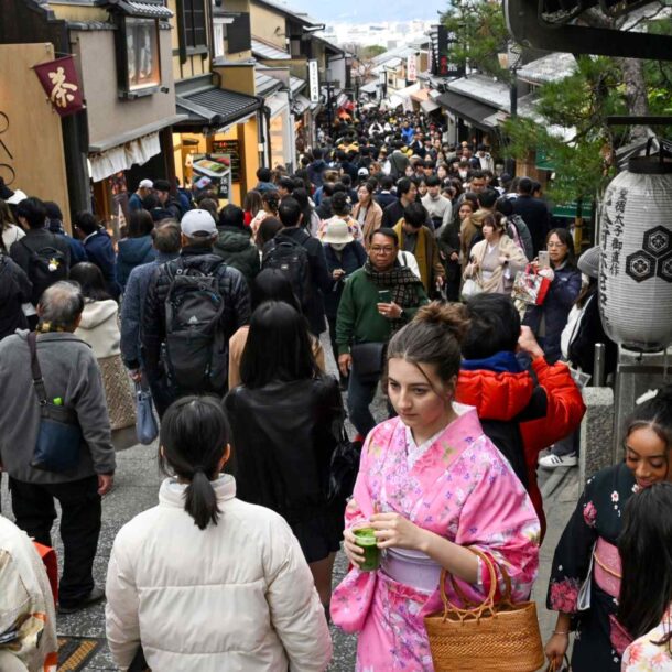 foreign-visitors-to-japan-hit-record-21m-in-first-half-of-2025