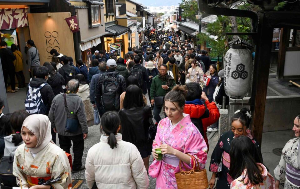 foreign-visitors-to-japan-hit-record-21m-in-first-half-of-2025