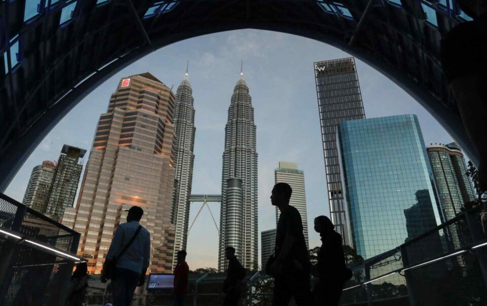 malaysia-auto-production-falls-10%-in-jan.-june-on-weak-demand