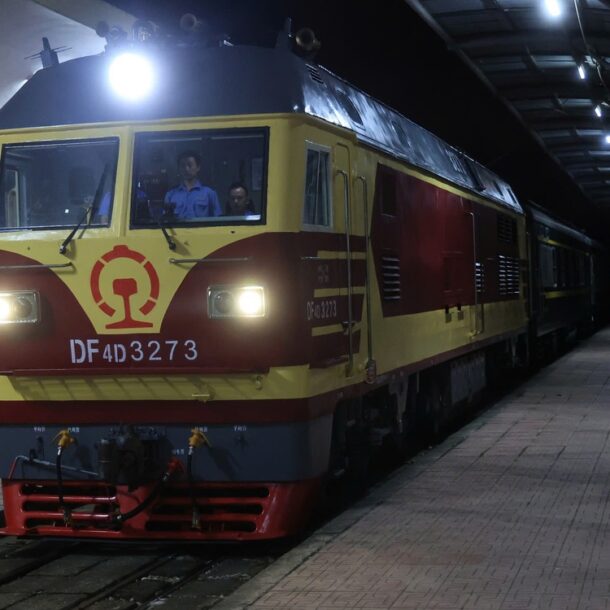 duong-sat-ban-ve-tau-lien-van-viet-nam-–-trung-quoc-tai-tat-ca-cac-nha-ga