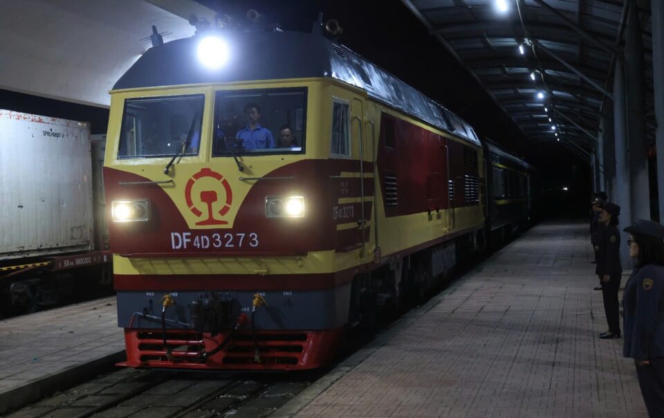 duong-sat-ban-ve-tau-lien-van-viet-nam-–-trung-quoc-tai-tat-ca-cac-nha-ga