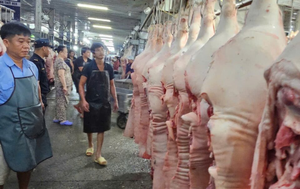 gia-heo-lien-tuc-giam-do-anh-huong-dich-benh?