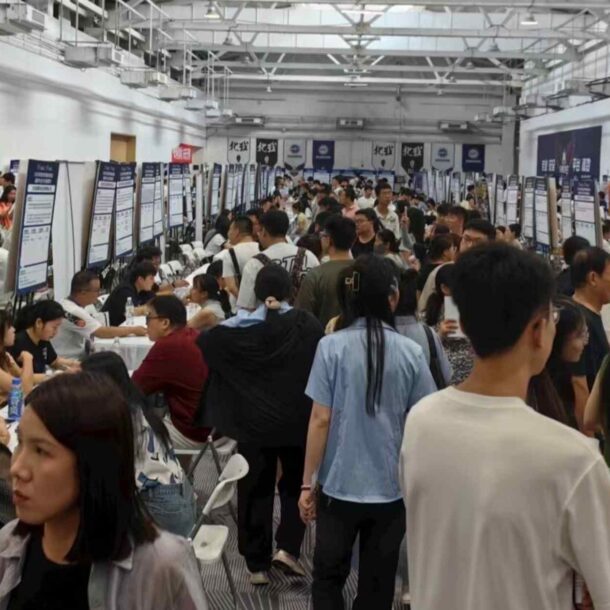 property-slump-and-tariffs-leave-chinese-grads-with-barren-job-market