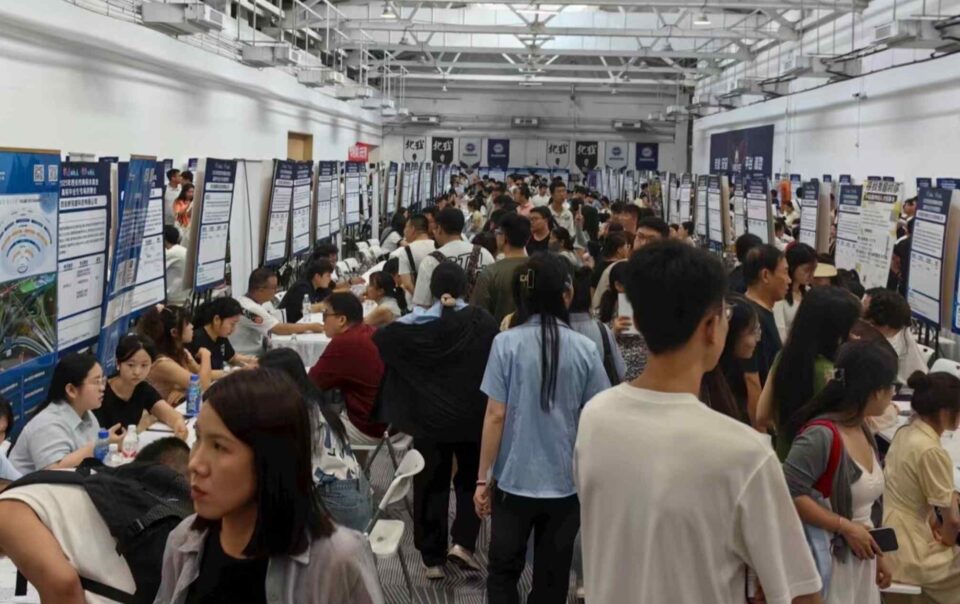 property-slump-and-tariffs-leave-chinese-grads-with-barren-job-market