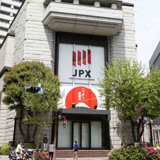 north-american-investors-quadruple-japan-stock-purchases-in-1st-half