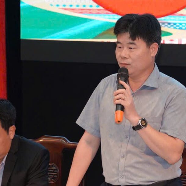 ‘tranh-theu-to-sen-ban-2-trieu-lai-lam-roi,-chung-toi-dong-vien-sao-khong-nghi-ban-gia-20-trieu?’