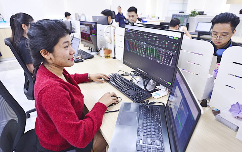 de-xuat-thu-thue-20%/lai-chung-khoan:-khong-khuyen-khich-dau-tu-chung-khoan?