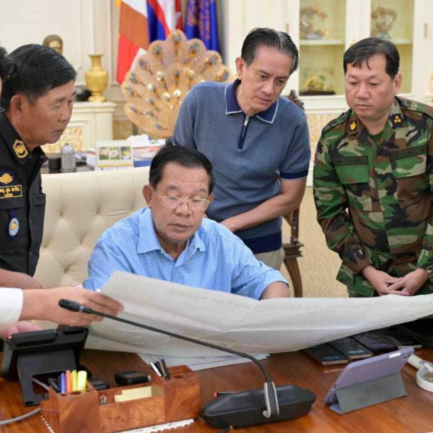 hun-sen-shows-he-is-in-charge-of-cambodia’s-border-crisis