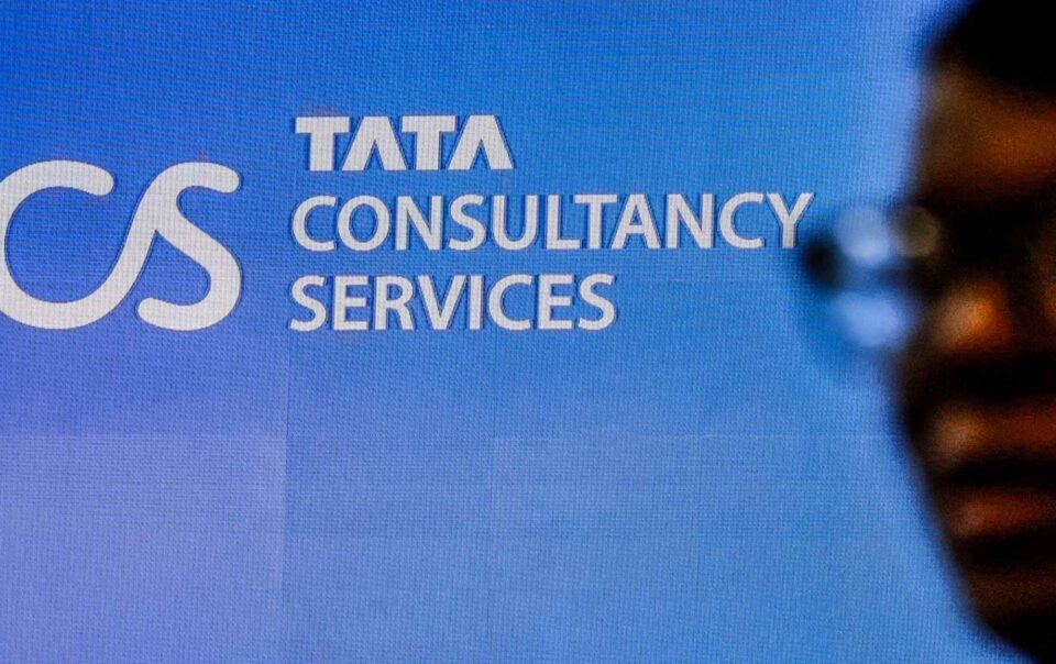 tcs-and-other-indian-tech-giants-struggle-to-reel-in-large-clients