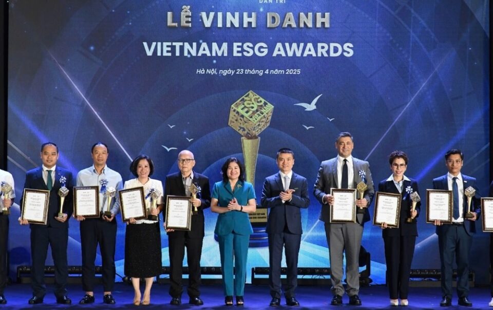 hoi-dong-tham-dinh-vietnam-esg-awards-2025-hop-chieu-30/7