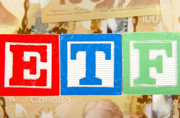 quy-etf-hon-nua-ty-do-tiep-da-mua-rong-manh