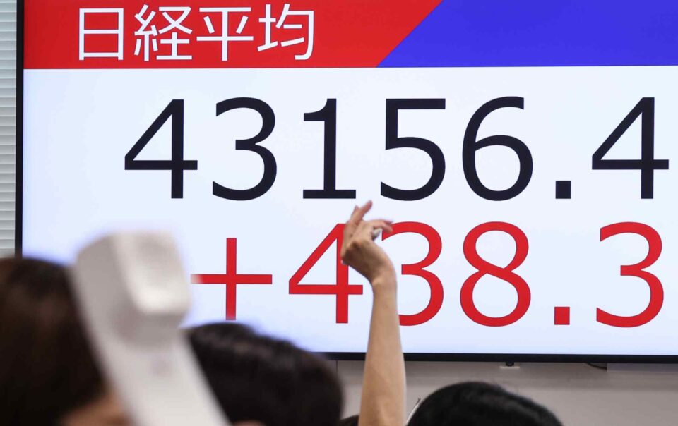 tokyo-stocks-hit-new-record-high-for-second-day