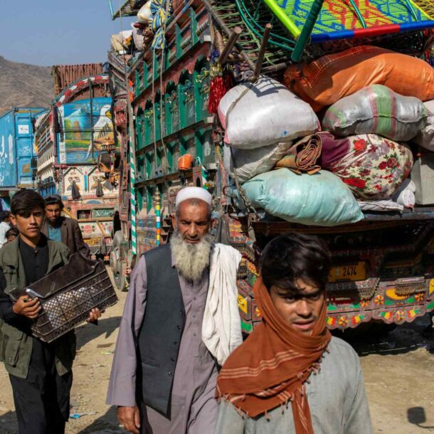 pakistan-expels-afghan-refugees-despite-thaw-with-taliban