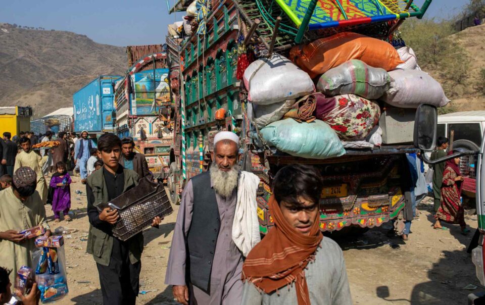 pakistan-expels-afghan-refugees-despite-thaw-with-taliban
