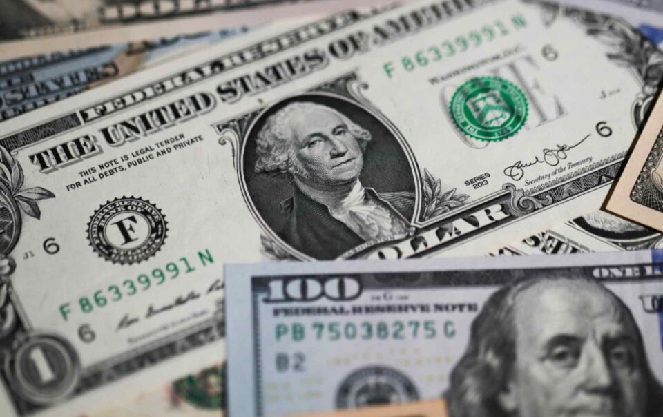 us-rate-cut-speculation-drags-dollar-yen-basis-swap-to-3-year-low