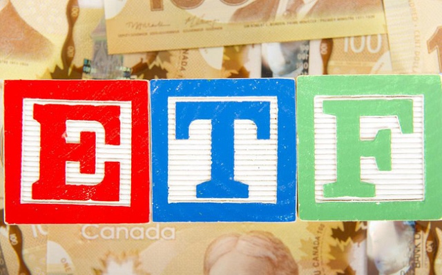 quy-etf-hon-nua-ty-do-tiep-da-mua-rong-manh