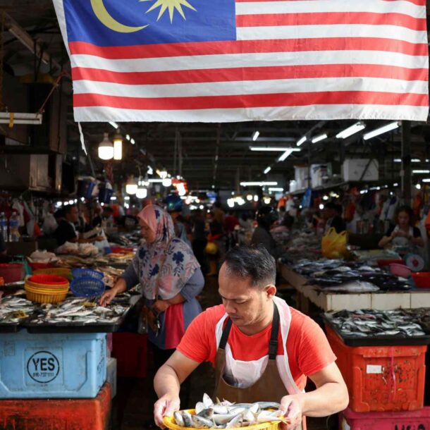 malaysia-expects-‘challenging’-economy-after-flat-q2-gdp-growth