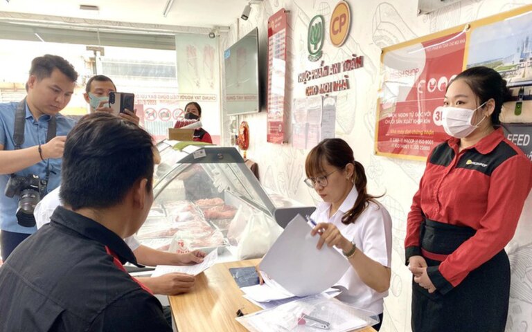 he-lo-doanh-thu-cua-cp.-viet-nam-sau-vu-am-i-thit-heo