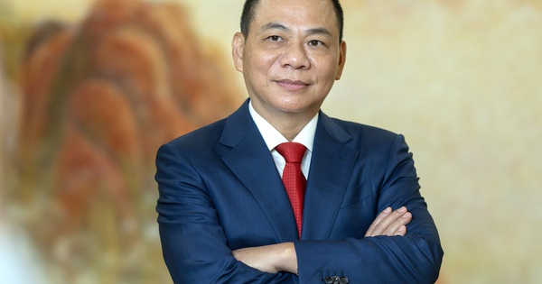 vingroup-cua-ty-phu-pham-nhat-vuong-chinh-thuc-cong-bo-2-tru-cot-moi:-ha-tang-va-nang-luong-xanh