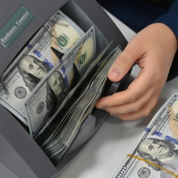 de-xuat-chuyen-tien-tu-1.000-usd-tai-trung-tam-tai-chinh-phai-bao-cao