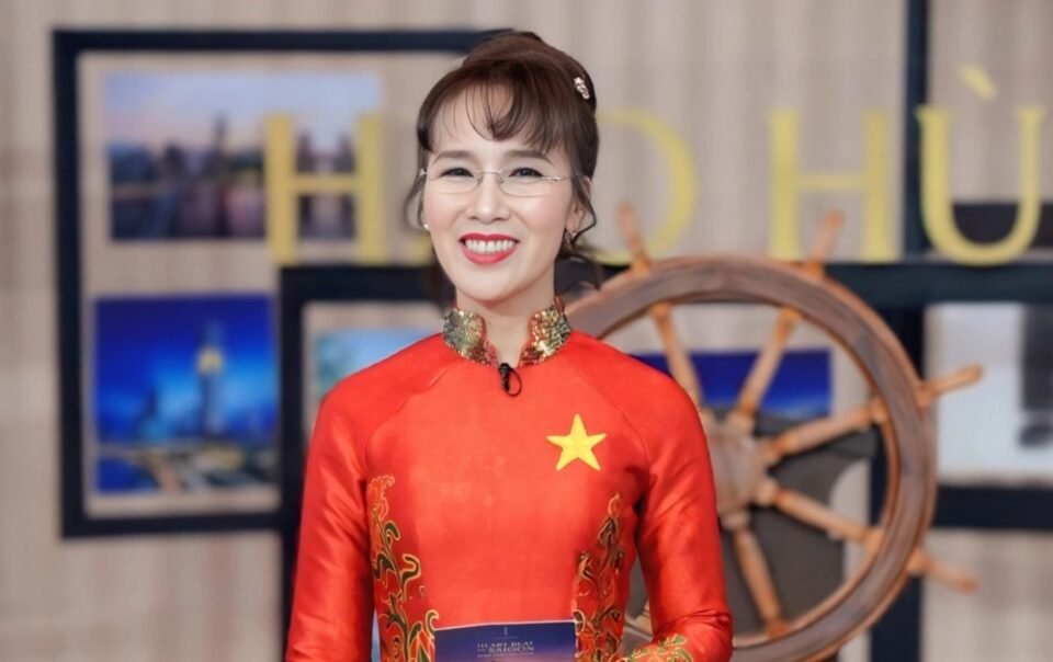 tien-si-nguyen-thi-phuong-thao-phat-bieu-tai-le-khanh-thanh,-khoi-cong-80-du-an-tieu-bieu