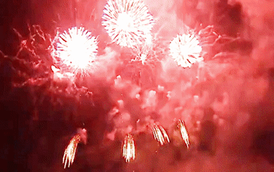 chi-tien-trieu-dat-cho-dep-xem-phao-hoa-o-ha-noi