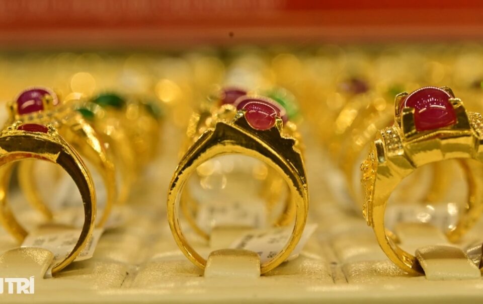 gia-vang-the-gioi-lan-dau-vuot-3.500-usd,-lap-ky-luc-moi