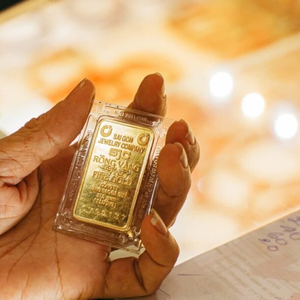 gia-vang-trong-nuoc-lan-the-gioi-lap-ky-luc-moi-thoi-dai