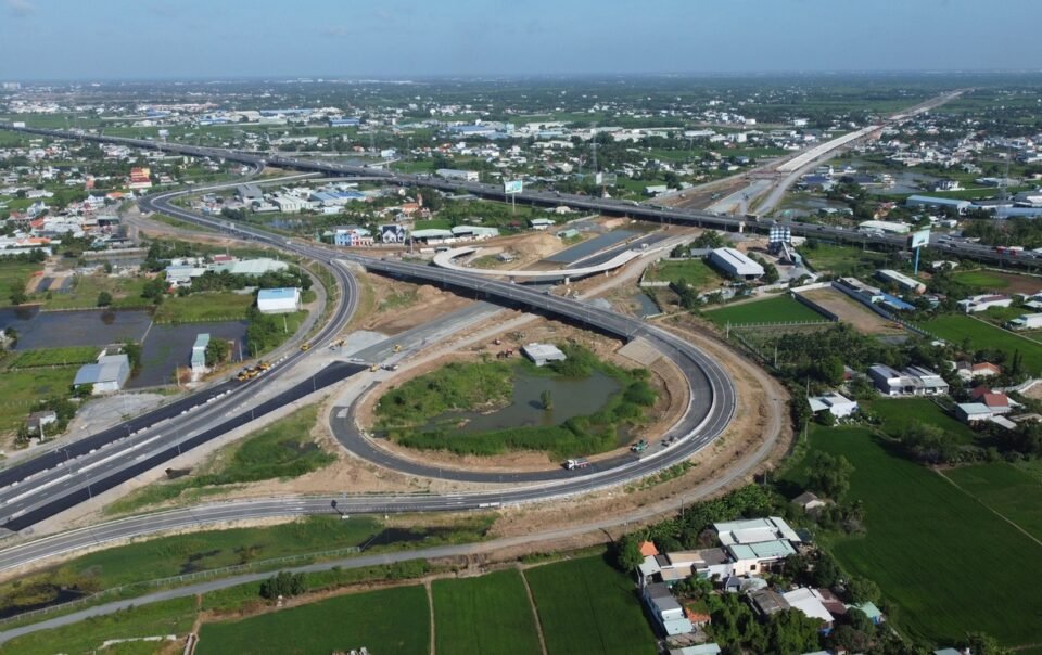 tay-ninh-de-xuat-11-kien-nghi-voi-ubnd-tp.hcm-de-gia-tang-ket-noi-duong-bo,-duong-sat,-duong-thuy