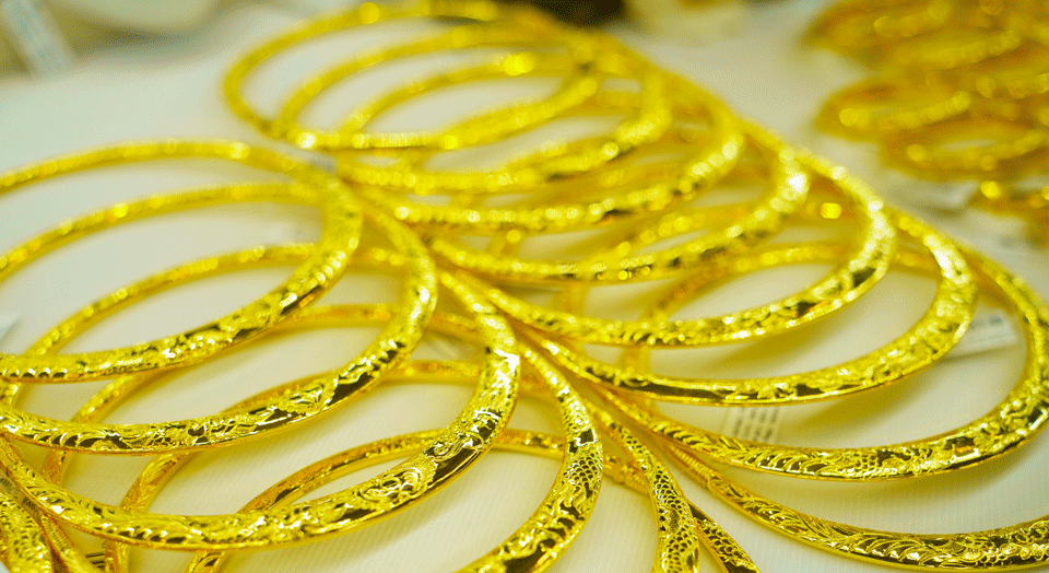 gia-vang-hom-nay-4/9/2025-tang-don-dap,-vang-mieng-sjc-sap-cham-moc-134-trieu-dong