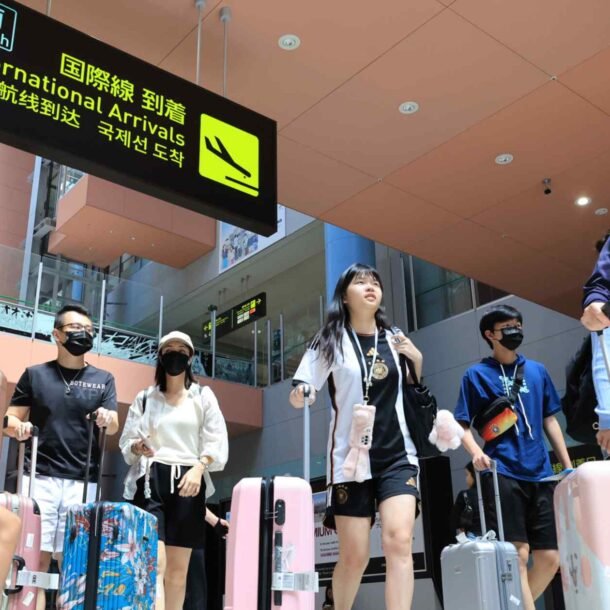 japan-credit-companies-weigh-fees-for-visa,-mastercard-issued-overseas