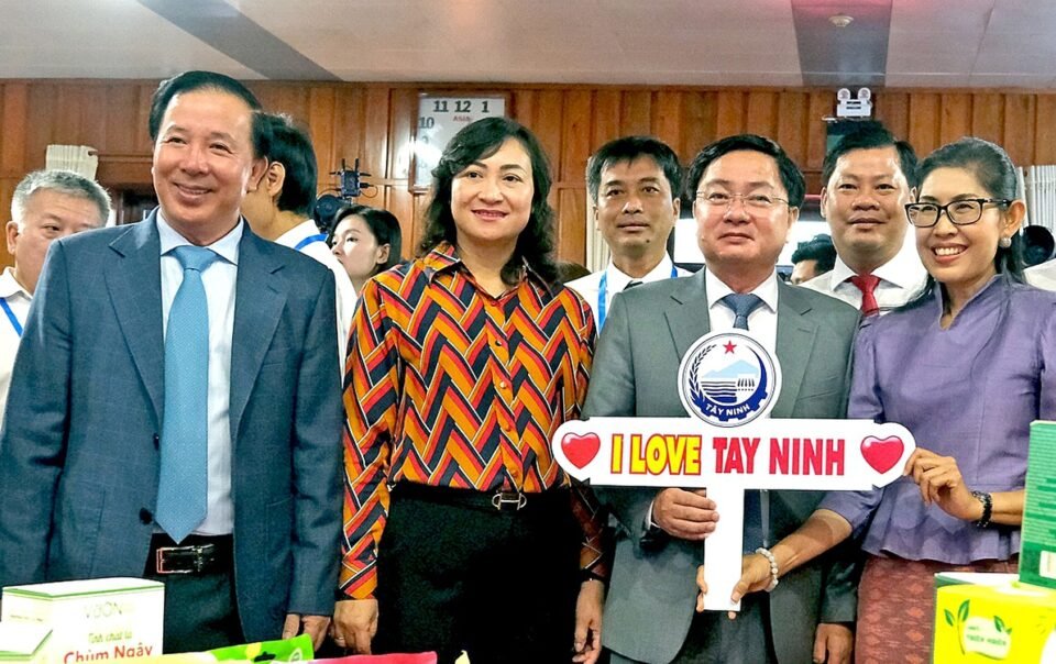 142-doanh-nghiep-tu-25-nuoc-den-tim-hieu,-ket-noi-hop-tac-voi-tay-ninh
