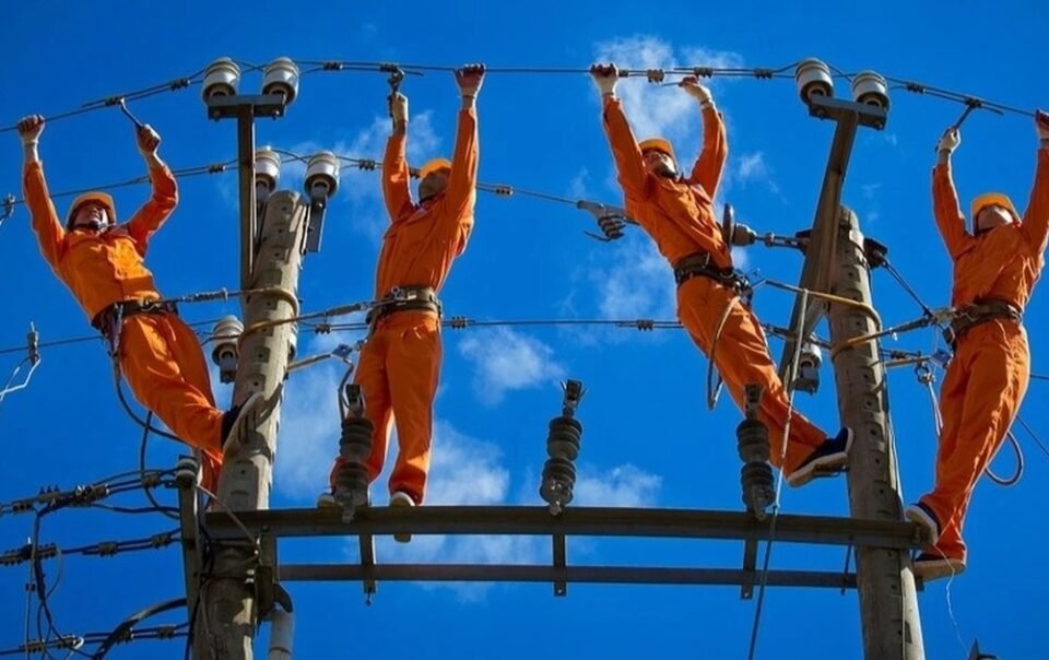 bo-cong-thuong-chinh-thuc-de-xuat-tinh-khoan-lo-cua-evn-vao-gia-dien