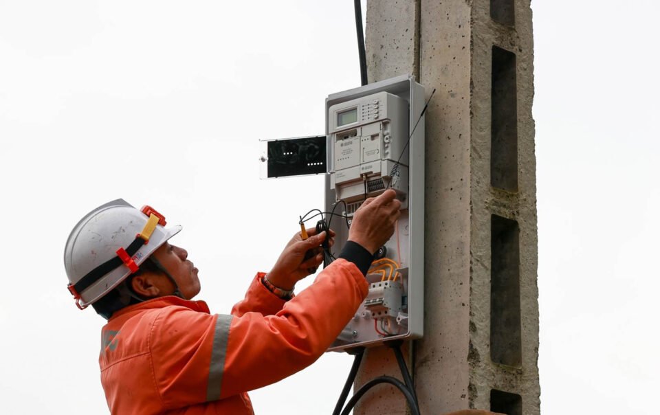 tien-dien-thang-8-tang-vot-gay-on-ao;-ong-chu-chiec-tivi-gia-re-bi-truy-to