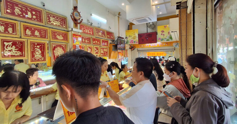 cong-bo-dia-chi-hon-800-diem-mua,-ban-vang-mieng-duoc-cap-giay-phep-tai-tphcm