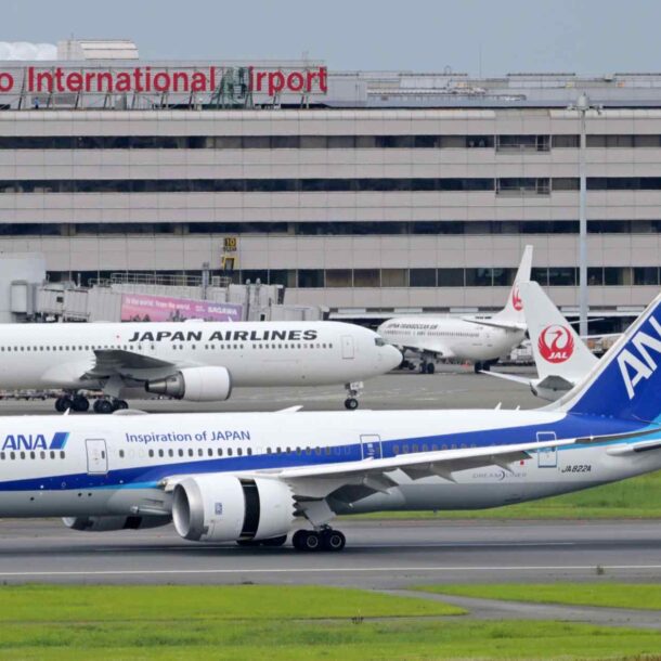 japan’s-ana,-jal-share-ticket-gates,-staff-as-domestic-routes-struggle