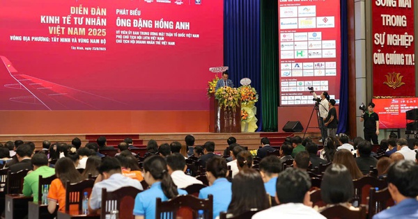 hon-3.300-kien-nghi-cua-doanh-nhan,-chuyen-gia-gui-den-dien-dan-kinh-te-tu-nhan-2025