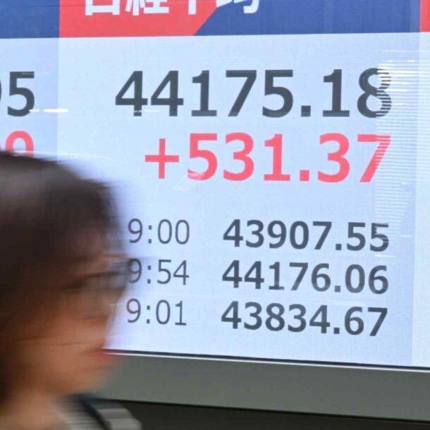 japan-stocks-reach-fresh-intraday-high-on-us-rate-cut-expectations