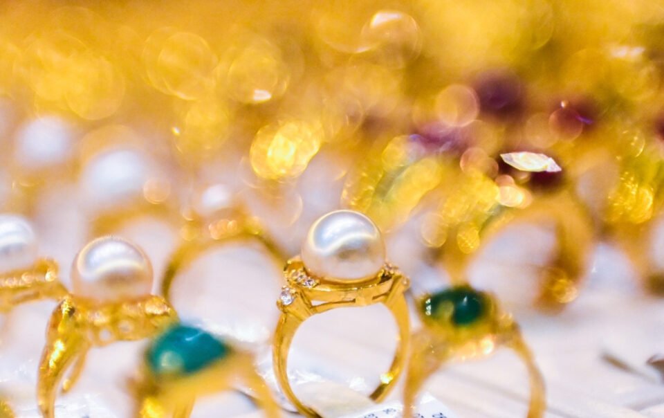 gia-vang-hom-nay-19/9/2025:-vang-nhan-sjc-giam-lien-tiep